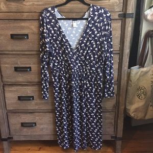 V-neck dress w/ faux wrap detail 🦋